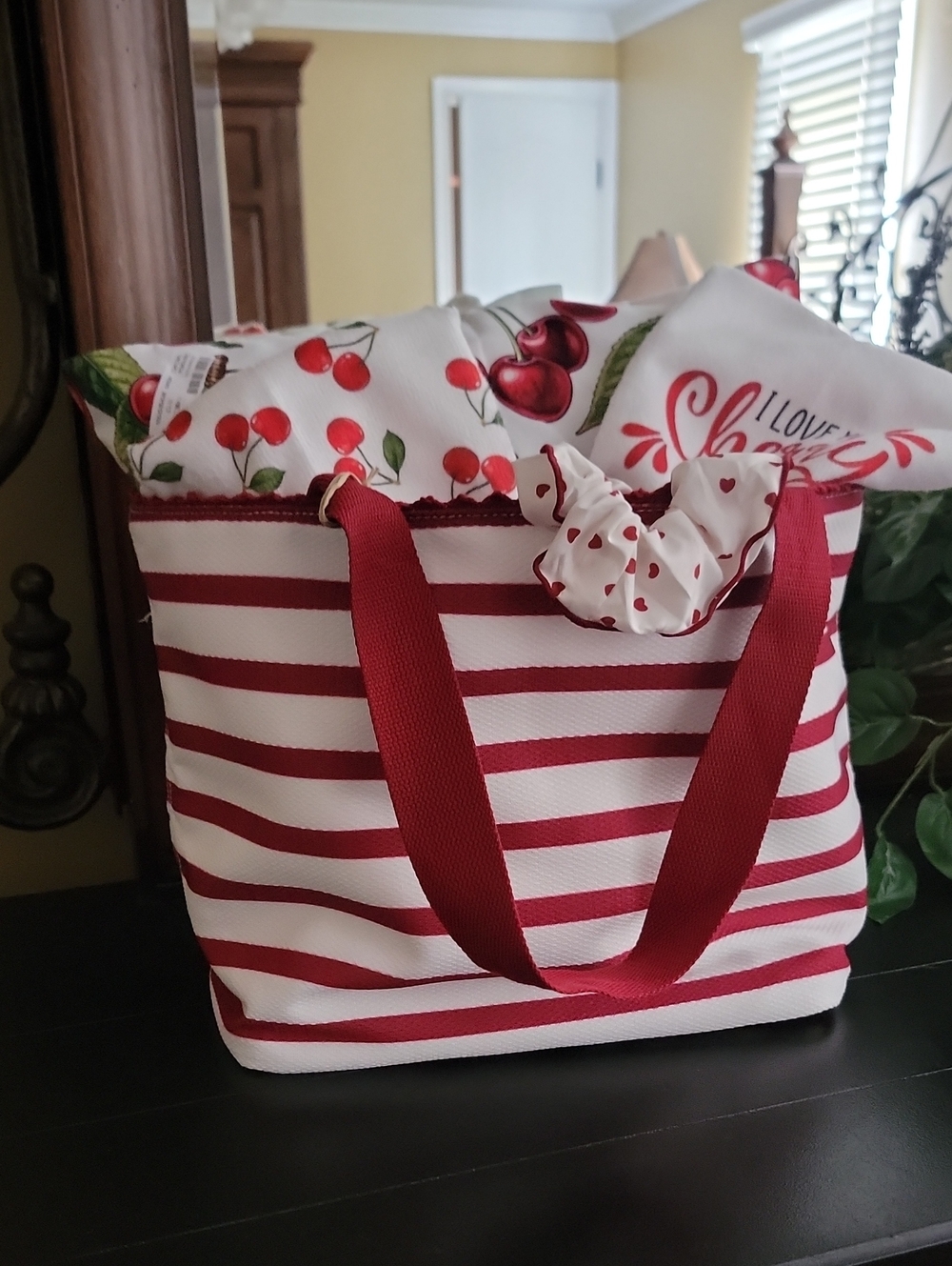 GIFTABLE TOTES /Striped Red & White Tote Bag Set GREAT GIFT